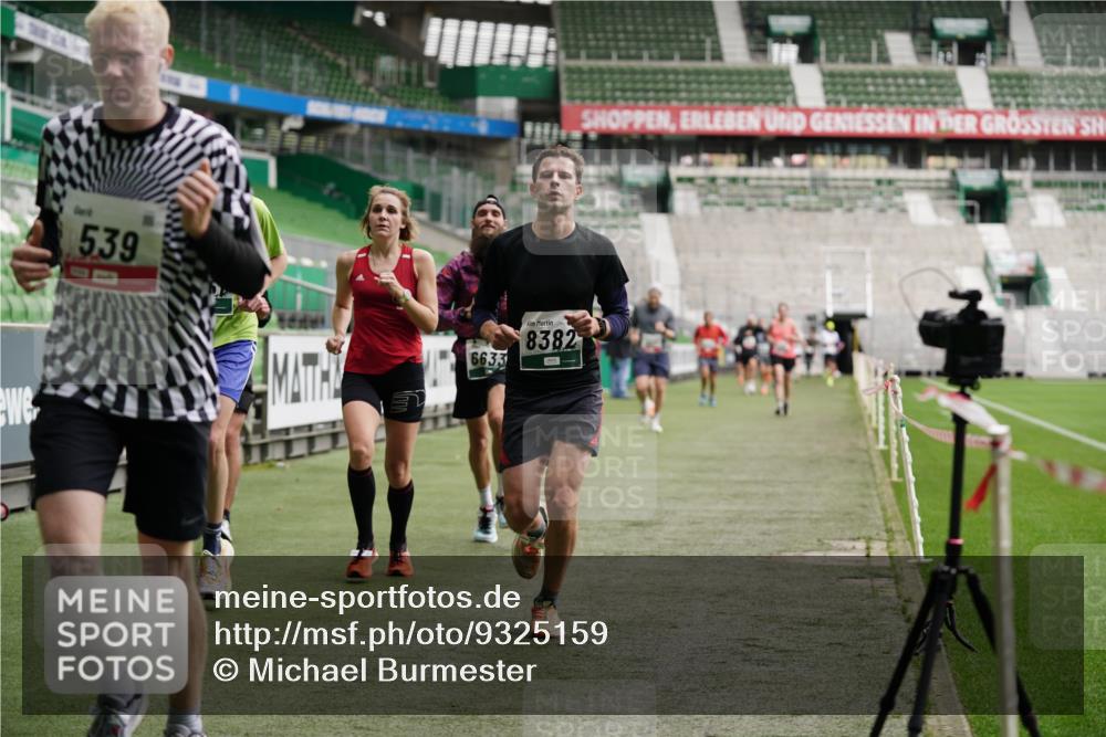 05.10.2025 - 20. swb-Marathon Bremen Michael Burmester http://msf.ph/oto/9325159 05.10.2025 12:44:28 Laufen im Stadion 329, 506, 539, 548, 642, 657, 917, 1196, 2013, 2092, 2188, 2249, 3150, 3219, 3251, 3982, 4422, 5908, 6633, 7099, 7373, 7525, 7949, 8030, 8169, 8351, 8382, 288, 706, 1992, 2967, 3435, 4369, 4631, 4867, 5014, 5287, 5495, 5988, 6385, 6912, 7816, 7834, 8275, 8593, 9095 meine-sportfotos.de