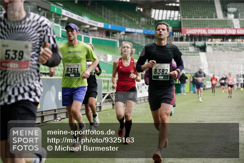 05.10.2025 - 20. swb-Marathon Bremen Michael Burmester http://msf.ph/oto/9325163 05.10.2025 12:44:29 Laufen im Stadion 329, 506, 539, 548, 642, 657, 819, 917, 1196, 2013, 2092, 2188, 2249, 3150, 3219, 3251, 3982, 4358, 4422, 5908, 6633, 7099, 7373, 7525, 7949, 8030, 8169, 8351, 8382, 288, 706, 1992, 2967, 3435, 4369, 4631, 4867, 5014, 5287, 5495, 5988, 6385, 6912, 7816, 8275, 8593, 9095 meine-sportfotos.de
