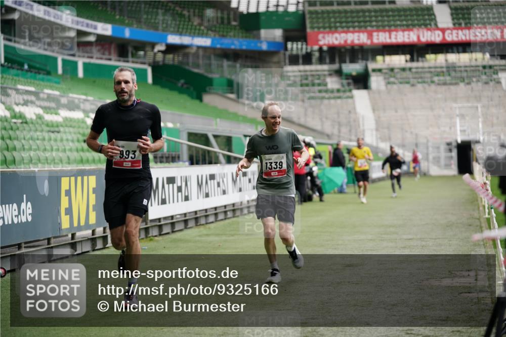 05.10.2025 - 20. swb-Marathon Bremen Michael Burmester http://msf.ph/oto/9325166 05.10.2025 12:33:59 Laufen im Stadion 307, 363, 474, 838, 900, 993, 1034, 1070, 1338, 1339, 1360, 1372, 1444, 1889, 2000, 3552, 5640, 6984, 7259, 7442, 8550, 9046, 121, 218, 369, 850, 1617, 1913, 2267, 4251, 6957, 8582 meine-sportfotos.de
