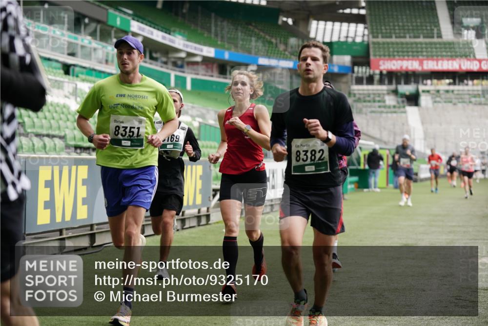 05.10.2025 - 20. swb-Marathon Bremen Michael Burmester http://msf.ph/oto/9325170 05.10.2025 12:44:29 Laufen im Stadion 329, 506, 539, 548, 642, 657, 819, 917, 1196, 2013, 2092, 2188, 2249, 3150, 3219, 3251, 3982, 4358, 4422, 5908, 6633, 7099, 7373, 7525, 7949, 8030, 8169, 8351, 8382, 288, 706, 1992, 2967, 3435, 4369, 4631, 4867, 5014, 5287, 5495, 5988, 6385, 6912, 7816, 8275, 8593, 9095 meine-sportfotos.de