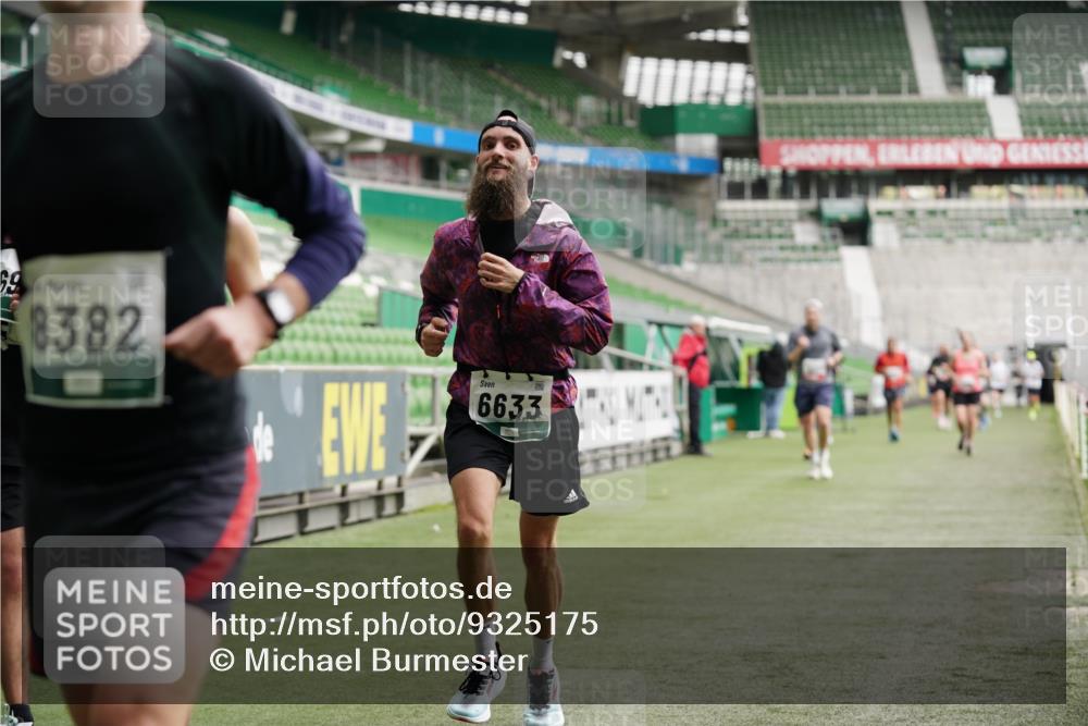 05.10.2025 - 20. swb-Marathon Bremen Michael Burmester http://msf.ph/oto/9325175 05.10.2025 12:44:30 Laufen im Stadion 329, 506, 539, 548, 642, 657, 819, 917, 1196, 2013, 2092, 2188, 2249, 3150, 3219, 3251, 3982, 4358, 4422, 5908, 6633, 7099, 7373, 7525, 7949, 8030, 8169, 8351, 8382, 288, 706, 1992, 2967, 3435, 4369, 4631, 4867, 5014, 5287, 5495, 5988, 6385, 6912, 8275, 8593, 9095 meine-sportfotos.de