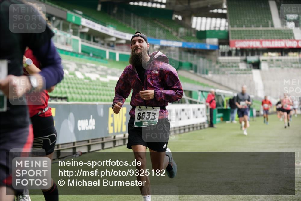 05.10.2025 - 20. swb-Marathon Bremen Michael Burmester http://msf.ph/oto/9325182 05.10.2025 12:44:31 Laufen im Stadion 329, 506, 539, 548, 642, 657, 819, 917, 1196, 2013, 2092, 2188, 2249, 3150, 3219, 3251, 3982, 4358, 4422, 5908, 6633, 7099, 7373, 7525, 7949, 8030, 8169, 8351, 8382, 288, 706, 1992, 2967, 3435, 4369, 4631, 4867, 5014, 6385, 6912, 8275, 8593 meine-sportfotos.de