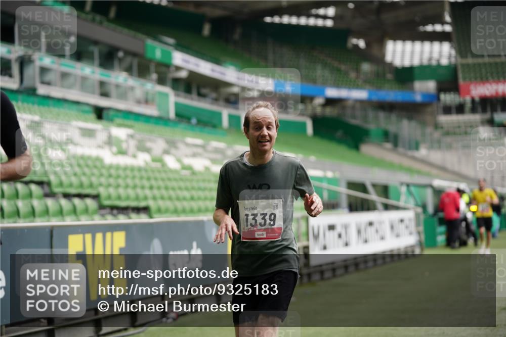 05.10.2025 - 20. swb-Marathon Bremen Michael Burmester http://msf.ph/oto/9325183 05.10.2025 12:34:01 Laufen im Stadion 307, 363, 474, 838, 900, 993, 1034, 1070, 1338, 1339, 1360, 1372, 1444, 2000, 3552, 5640, 6984, 7259, 7442, 8550, 9046, 121, 218, 1617, 1889, 1913, 2000, 2267, 4251, 6957, 8582 meine-sportfotos.de