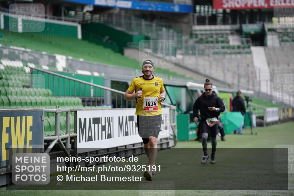 05.10.2025 - 20. swb-Marathon Bremen Michael Burmester http://msf.ph/oto/9325191 05.10.2025 12:34:06 Laufen im Stadion 307, 363, 474, 838, 900, 993, 1034, 1070, 1338, 1339, 1360, 1372, 1444, 3552, 5640, 6984, 7259, 7442, 8550, 9046, 121, 218, 363, 1617, 1889, 1913, 2000, 2267, 4251, 6957, 8582 meine-sportfotos.de