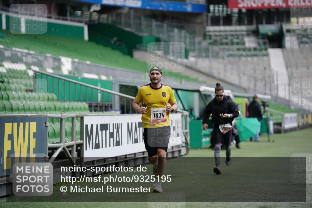 05.10.2025 - 20. swb-Marathon Bremen Michael Burmester http://msf.ph/oto/9325195 05.10.2025 12:34:06 Laufen im Stadion 307, 363, 474, 838, 900, 993, 1034, 1070, 1338, 1339, 1360, 1372, 1444, 3552, 5640, 6984, 7259, 7442, 8550, 9046, 121, 218, 363, 1617, 1889, 1913, 2000, 2267, 4251, 6957, 8582 meine-sportfotos.de