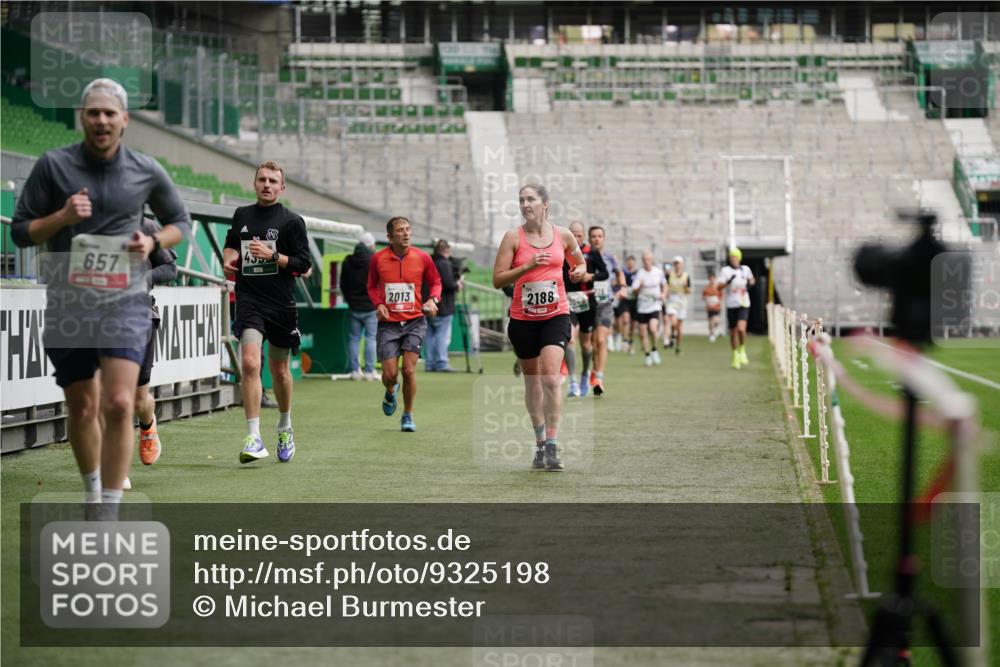 05.10.2025 - 20. swb-Marathon Bremen Michael Burmester http://msf.ph/oto/9325198 05.10.2025 12:44:35 Laufen im Stadion 109, 329, 506, 539, 548, 642, 657, 819, 917, 1196, 1631, 2013, 2092, 2188, 2249, 2719, 3150, 3219, 3251, 3342, 3982, 4358, 4422, 5908, 6302, 6633, 7099, 7373, 7525, 7949, 8030, 8169, 8351, 8382, 288, 1992, 5014, 8275 meine-sportfotos.de