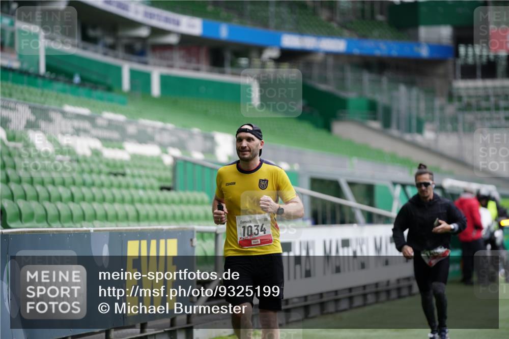 05.10.2025 - 20. swb-Marathon Bremen Michael Burmester http://msf.ph/oto/9325199 05.10.2025 12:34:07 Laufen im Stadion 307, 474, 838, 900, 993, 1034, 1070, 1338, 1339, 1360, 1372, 1444, 3552, 5640, 6984, 7259, 7442, 8550, 9046, 121, 218, 363, 1617, 1889, 1913, 2000, 2267, 4251, 6957, 8582 meine-sportfotos.de