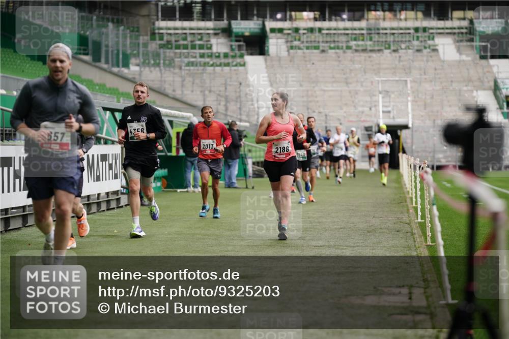 05.10.2025 - 20. swb-Marathon Bremen Michael Burmester http://msf.ph/oto/9325203 05.10.2025 12:44:35 Laufen im Stadion 109, 329, 506, 539, 548, 642, 657, 819, 917, 1196, 1631, 2013, 2092, 2188, 2249, 2719, 3150, 3219, 3251, 3342, 3982, 4358, 4422, 5908, 6302, 6633, 7099, 7373, 7525, 7949, 8030, 8169, 8351, 8382, 288, 1992, 5014, 8275 meine-sportfotos.de