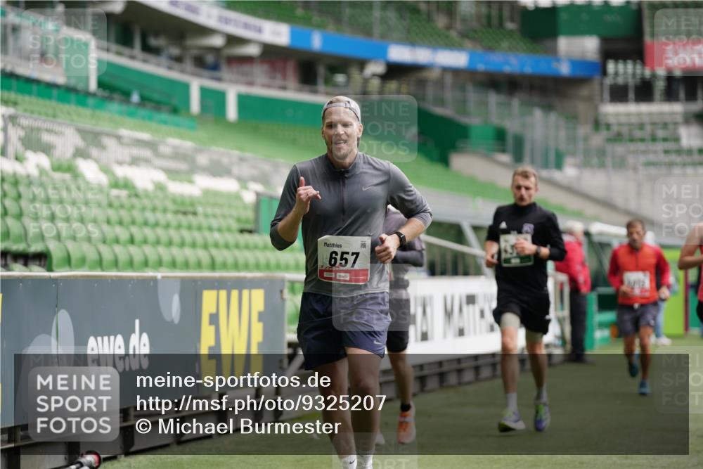 05.10.2025 - 20. swb-Marathon Bremen Michael Burmester http://msf.ph/oto/9325207 05.10.2025 12:44:37 Laufen im Stadion 109, 329, 506, 539, 548, 642, 657, 819, 917, 1196, 1631, 2013, 2092, 2188, 2249, 2719, 3150, 3219, 3251, 3342, 3982, 4358, 4422, 5908, 6302, 6633, 7099, 7373, 7525, 7949, 8030, 8169, 8351, 8382, 288, 1992, 5014, 8275 meine-sportfotos.de