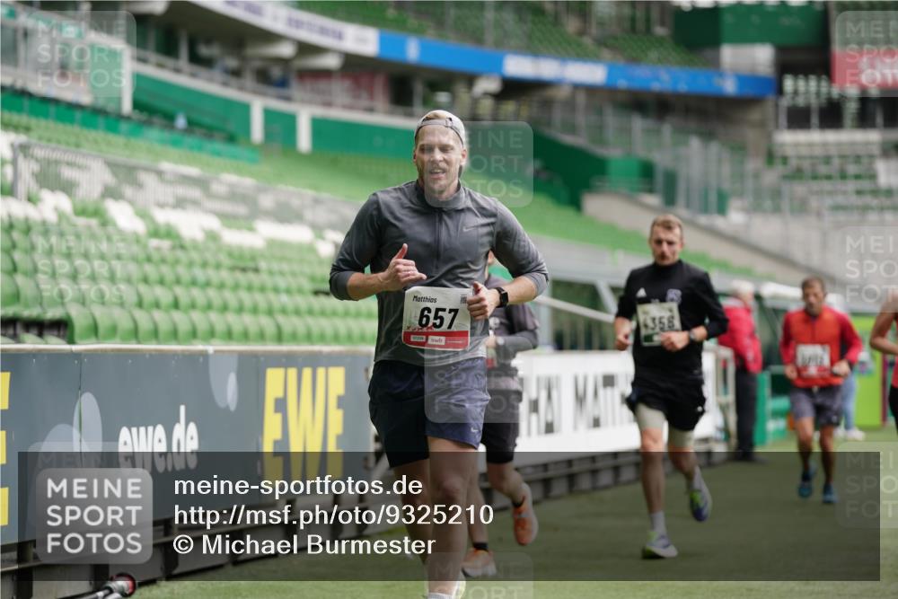 05.10.2025 - 20. swb-Marathon Bremen Michael Burmester http://msf.ph/oto/9325210 05.10.2025 12:44:37 Laufen im Stadion 109, 329, 506, 539, 548, 642, 657, 819, 917, 1196, 1631, 2013, 2092, 2188, 2249, 2719, 3150, 3219, 3251, 3342, 3982, 4358, 4422, 5908, 6302, 6633, 7099, 7373, 7525, 7949, 8030, 8169, 8351, 8382, 288, 1992, 5014, 8275 meine-sportfotos.de