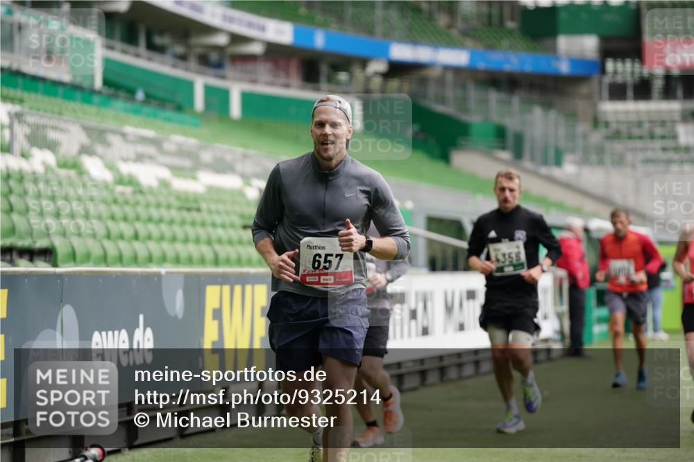 05.10.2025 - 20. swb-Marathon Bremen Michael Burmester http://msf.ph/oto/9325214 05.10.2025 12:44:37 Laufen im Stadion 109, 329, 506, 539, 548, 642, 657, 819, 917, 1196, 1631, 2013, 2092, 2188, 2249, 2719, 3150, 3219, 3251, 3342, 3982, 4358, 4422, 5908, 6302, 6633, 7099, 7373, 7525, 7949, 8030, 8169, 8351, 8382, 288, 1992, 5014, 8275 meine-sportfotos.de