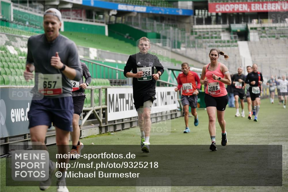 05.10.2025 - 20. swb-Marathon Bremen Michael Burmester http://msf.ph/oto/9325218 05.10.2025 12:44:38 Laufen im Stadion 109, 329, 506, 539, 548, 642, 657, 819, 917, 1196, 1631, 2013, 2092, 2188, 2249, 2719, 3150, 3219, 3251, 3342, 3982, 4358, 4422, 5908, 6302, 6633, 7099, 7373, 7525, 7949, 8030, 8169, 8351, 8382, 288, 1992, 5014, 8275 meine-sportfotos.de