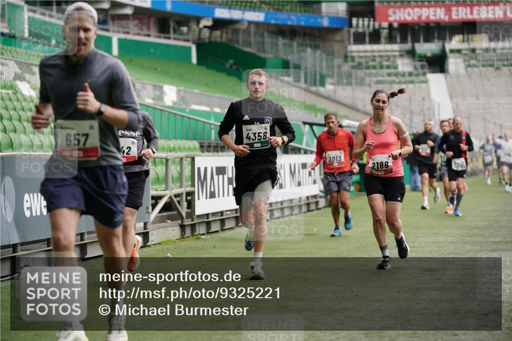 05.10.2025 - 20. swb-Marathon Bremen Michael Burmester http://msf.ph/oto/9325221 05.10.2025 12:44:38 Laufen im Stadion 109, 329, 506, 539, 548, 642, 657, 819, 917, 1196, 1631, 2013, 2092, 2188, 2249, 2719, 3150, 3219, 3251, 3342, 3982, 4358, 4422, 5908, 6302, 6633, 7099, 7373, 7525, 7949, 8030, 8169, 8351, 8382, 288, 1992, 5014, 8275 meine-sportfotos.de