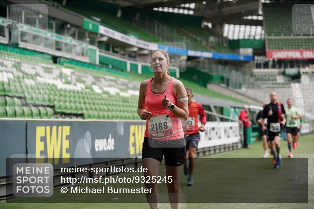 05.10.2025 - 20. swb-Marathon Bremen Michael Burmester http://msf.ph/oto/9325245 05.10.2025 12:44:41 Laufen im Stadion 109, 329, 506, 539, 548, 642, 657, 819, 917, 1631, 2013, 2092, 2188, 2666, 2719, 3150, 3219, 3251, 3342, 3982, 4358, 4422, 5908, 6302, 6633, 7099, 7373, 7525, 7949, 8030, 8169, 8351, 8382, 288, 1196, 1992, 2249, 8275 meine-sportfotos.de