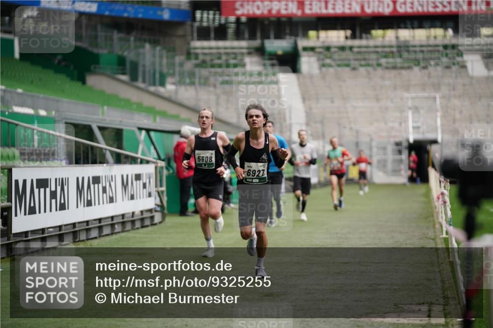 05.10.2025 - 20. swb-Marathon Bremen Michael Burmester http://msf.ph/oto/9325255 05.10.2025 12:34:26 Laufen im Stadion 838, 870, 925, 993, 1034, 1221, 1338, 1339, 1444, 2151, 3552, 5608, 5640, 6927, 6984, 7442, 8550, 9046, 307, 363, 474, 900, 1070, 1360, 1372, 7259, 8550, 9046 meine-sportfotos.de