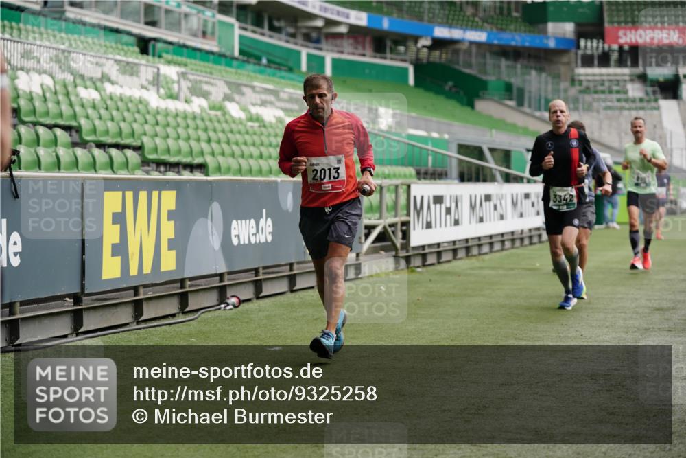 05.10.2025 - 20. swb-Marathon Bremen Michael Burmester http://msf.ph/oto/9325258 05.10.2025 12:44:42 Laufen im Stadion 109, 329, 506, 539, 548, 642, 657, 819, 917, 1631, 2013, 2092, 2188, 2666, 2719, 3150, 3219, 3251, 3327, 3342, 3982, 4358, 4422, 5908, 6302, 6633, 7099, 7373, 7525, 7949, 8030, 8169, 8351, 8382, 288, 1196, 1992, 2249, 7949 meine-sportfotos.de