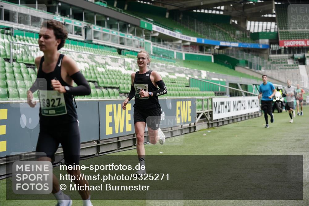 05.10.2025 - 20. swb-Marathon Bremen Michael Burmester http://msf.ph/oto/9325271 05.10.2025 12:34:30 Laufen im Stadion 328, 838, 870, 925, 993, 1034, 1221, 1338, 1339, 1444, 2151, 3552, 5608, 5640, 6927, 6984, 7442, 307, 474, 900, 1070, 1360, 5640, 8550, 9046 meine-sportfotos.de