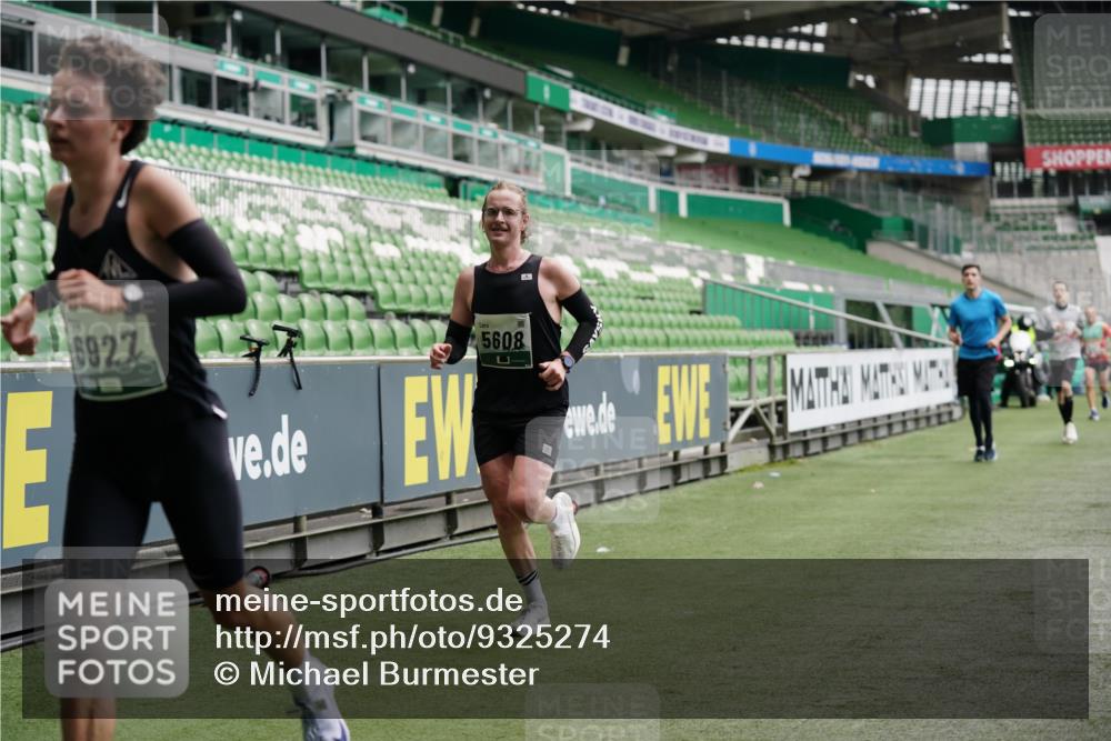 05.10.2025 - 20. swb-Marathon Bremen Michael Burmester http://msf.ph/oto/9325274 05.10.2025 12:34:30 Laufen im Stadion 328, 838, 870, 925, 993, 1034, 1221, 1338, 1339, 1444, 2151, 3552, 5608, 5640, 6927, 6984, 7442, 307, 474, 900, 1070, 1360, 5640, 8550, 9046 meine-sportfotos.de