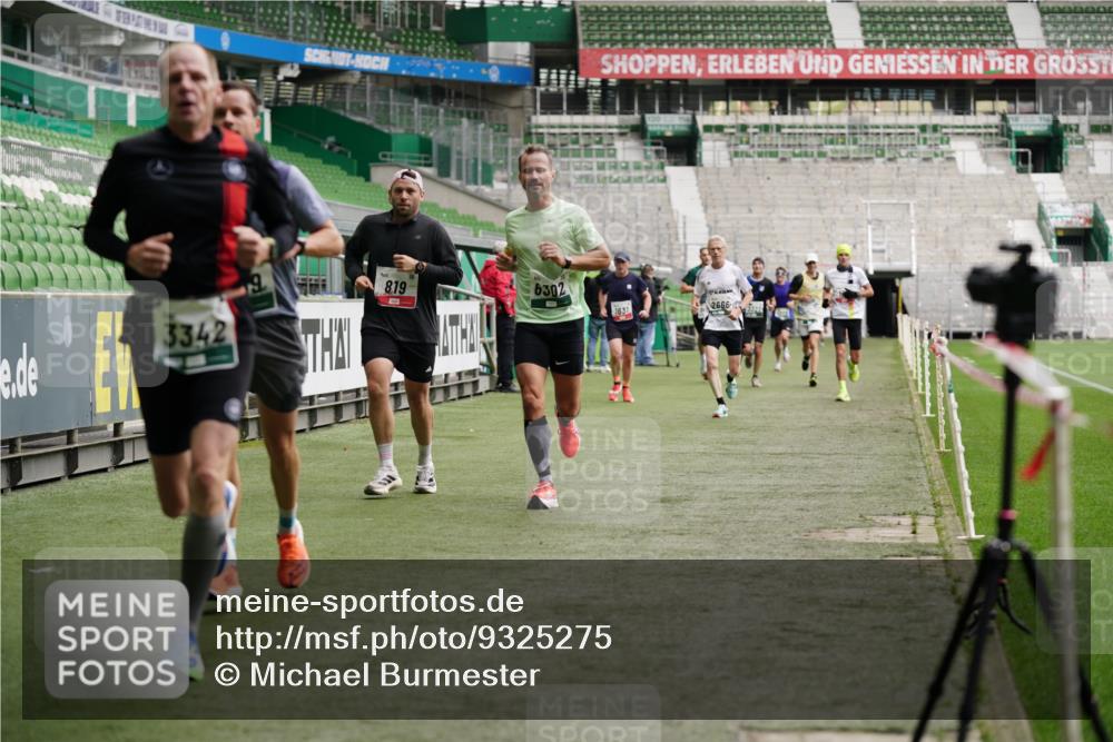05.10.2025 - 20. swb-Marathon Bremen Michael Burmester http://msf.ph/oto/9325275 05.10.2025 12:44:44 Laufen im Stadion 109, 329, 506, 539, 548, 642, 657, 819, 917, 1631, 2013, 2092, 2188, 2666, 2719, 3150, 3219, 3251, 3327, 3342, 3982, 4358, 4422, 4571, 5908, 6302, 6633, 6996, 7099, 7373, 7525, 8030, 8169, 8351, 8382, 9130, 288, 1196, 2249, 5908, 7949, 8030 meine-sportfotos.de