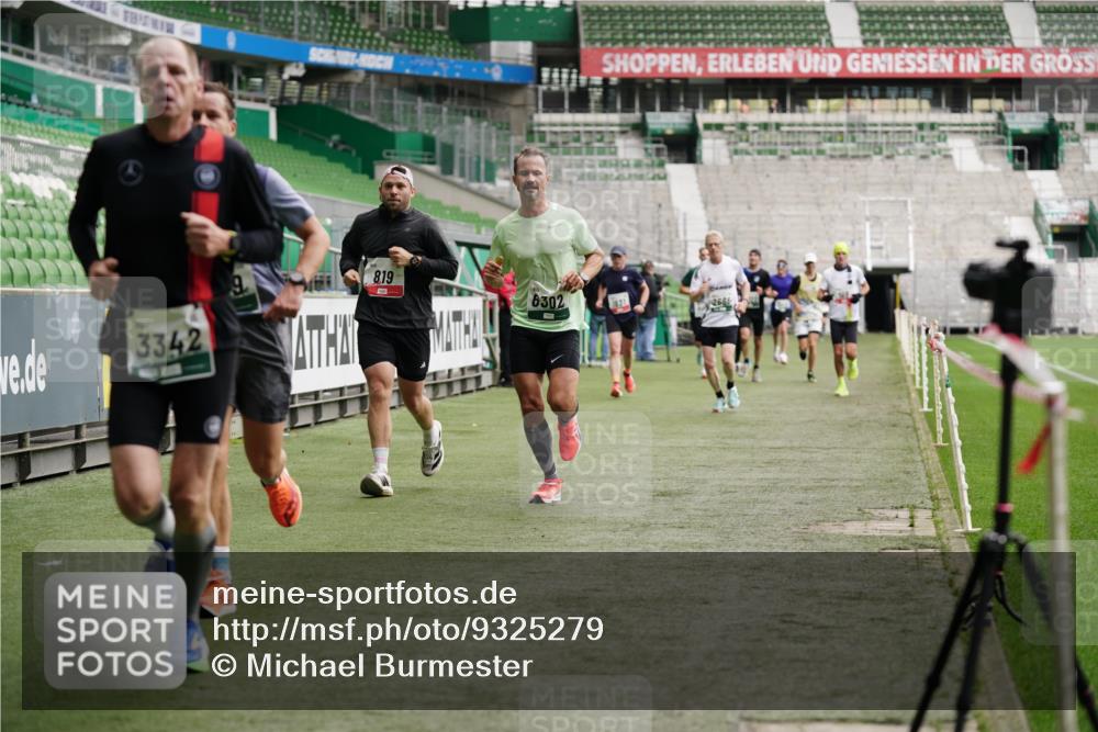 05.10.2025 - 20. swb-Marathon Bremen Michael Burmester http://msf.ph/oto/9325279 05.10.2025 12:44:44 Laufen im Stadion 109, 329, 506, 539, 548, 642, 657, 819, 917, 1631, 2013, 2092, 2188, 2666, 2719, 3150, 3219, 3251, 3327, 3342, 3982, 4358, 4422, 4571, 5908, 6302, 6633, 6996, 7099, 7373, 7525, 8030, 8169, 8351, 8382, 9130, 288, 1196, 2249, 5908, 7949, 8030 meine-sportfotos.de