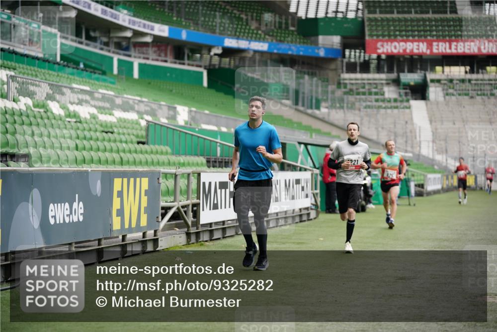 05.10.2025 - 20. swb-Marathon Bremen Michael Burmester http://msf.ph/oto/9325282 05.10.2025 12:34:32 Laufen im Stadion 328, 838, 870, 925, 993, 1034, 1221, 1338, 1339, 1444, 2151, 3552, 5608, 6927, 6984, 7442, 307, 474, 900, 1360, 5640, 8550, 9046 meine-sportfotos.de