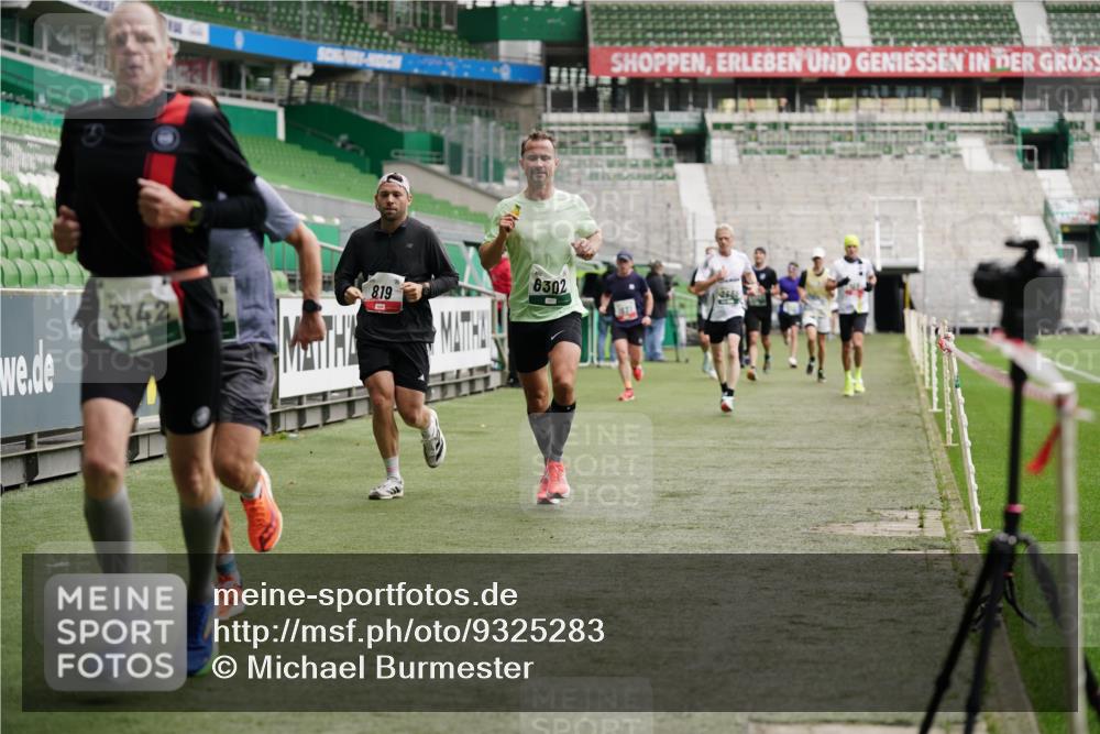 05.10.2025 - 20. swb-Marathon Bremen Michael Burmester http://msf.ph/oto/9325283 05.10.2025 12:44:44 Laufen im Stadion 109, 329, 506, 539, 548, 642, 657, 819, 917, 1631, 2013, 2092, 2188, 2666, 2719, 3150, 3219, 3251, 3327, 3342, 3982, 4358, 4422, 4571, 5908, 6302, 6633, 6996, 7099, 7373, 7525, 8030, 8169, 8351, 8382, 9130, 288, 1196, 2249, 5908, 7949, 8030 meine-sportfotos.de