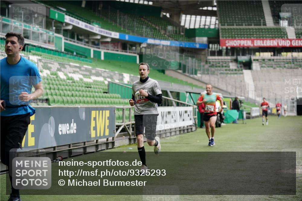 05.10.2025 - 20. swb-Marathon Bremen Michael Burmester http://msf.ph/oto/9325293 05.10.2025 12:34:34 Laufen im Stadion 328, 838, 870, 925, 993, 1034, 1221, 1338, 1339, 1444, 2151, 3552, 5608, 6927, 6984, 7442, 474, 838, 900, 1360, 5640, 8550, 9046 meine-sportfotos.de