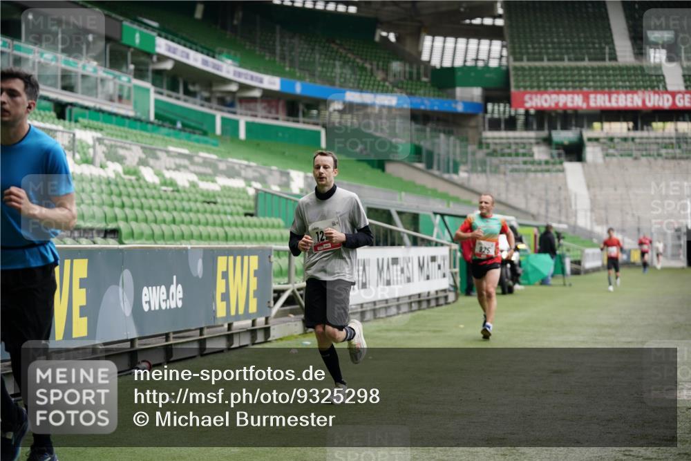 05.10.2025 - 20. swb-Marathon Bremen Michael Burmester http://msf.ph/oto/9325298 05.10.2025 12:34:34 Laufen im Stadion 328, 838, 870, 925, 993, 1034, 1221, 1338, 1339, 1444, 2151, 3552, 5608, 6927, 6984, 7442, 474, 838, 900, 1360, 5640, 8550, 9046 meine-sportfotos.de