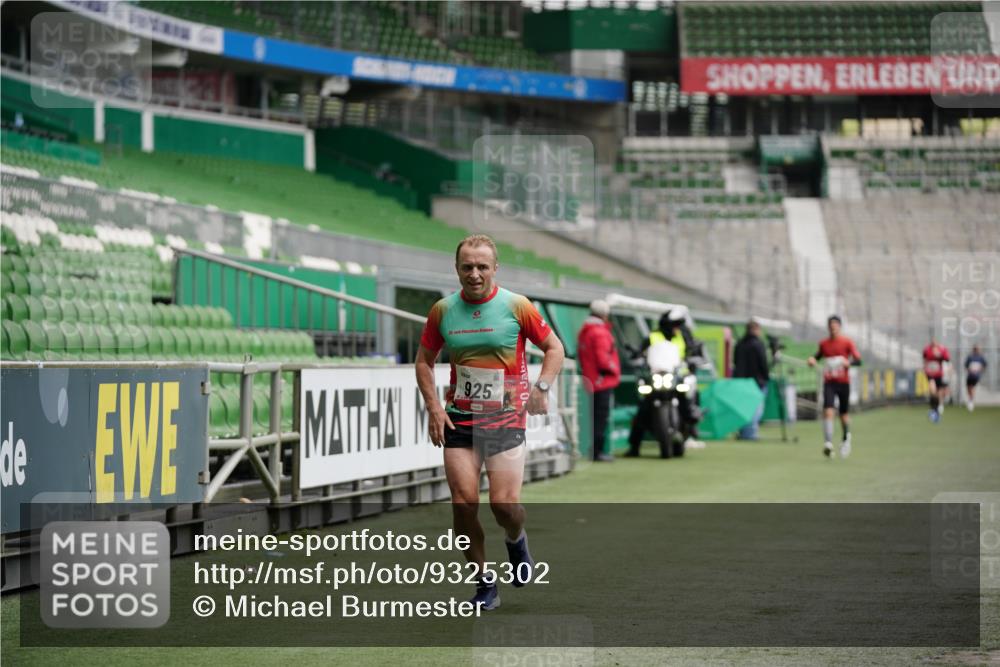 05.10.2025 - 20. swb-Marathon Bremen Michael Burmester http://msf.ph/oto/9325302 05.10.2025 12:34:36 Laufen im Stadion 328, 870, 925, 993, 1034, 1221, 1338, 1339, 1444, 2151, 3552, 5608, 6927, 6984, 7442, 474, 838, 1338, 1360, 5640, 8550, 9046 meine-sportfotos.de