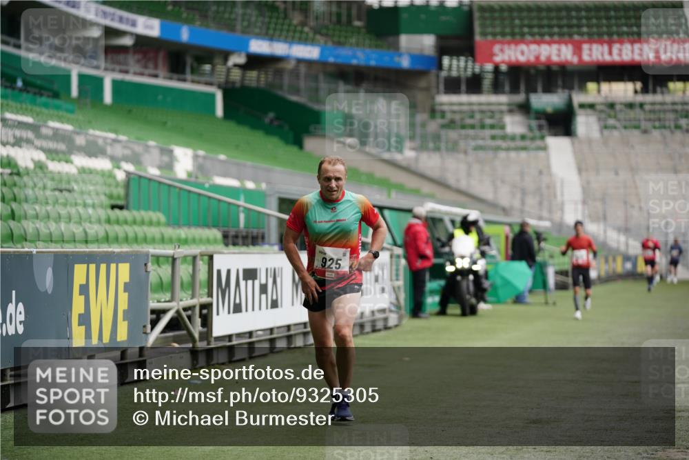 05.10.2025 - 20. swb-Marathon Bremen Michael Burmester http://msf.ph/oto/9325305 05.10.2025 12:34:36 Laufen im Stadion 328, 870, 925, 993, 1034, 1221, 1338, 1339, 1444, 2151, 3552, 5608, 6927, 6984, 7442, 474, 838, 1338, 1360, 5640, 8550, 9046 meine-sportfotos.de