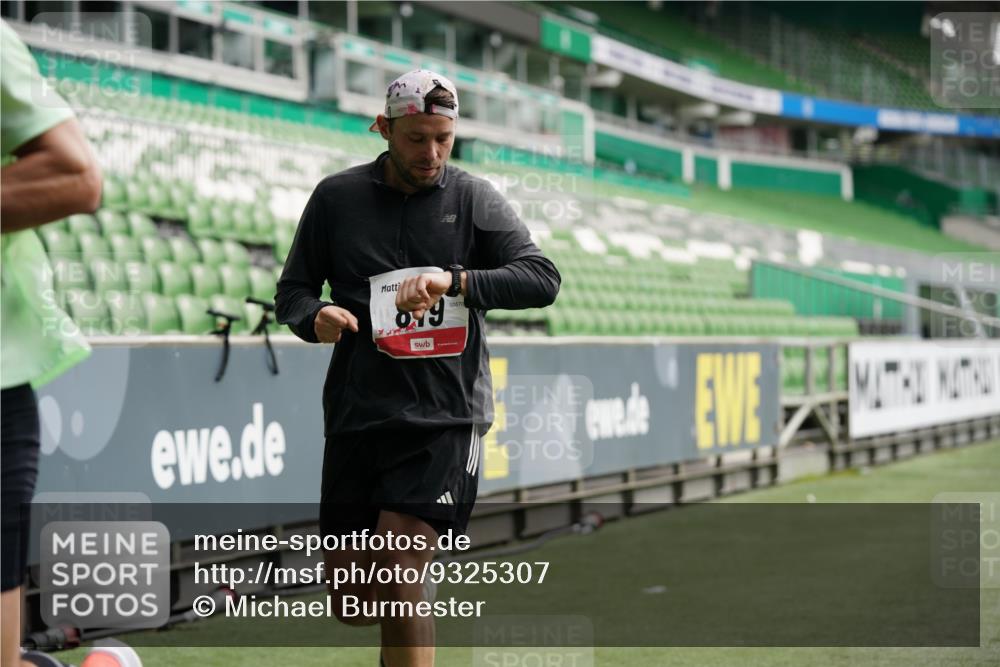 05.10.2025 - 20. swb-Marathon Bremen Michael Burmester http://msf.ph/oto/9325307 05.10.2025 12:44:48 Laufen im Stadion 109, 329, 506, 539, 642, 657, 819, 917, 1055, 1631, 2013, 2092, 2188, 2666, 2719, 3150, 3219, 3251, 3327, 3342, 3982, 4358, 4422, 4571, 6302, 6633, 6996, 7099, 7373, 7525, 8169, 8351, 8382, 8828, 9130, 548, 1196, 2249, 5908, 7373, 7949, 8030 meine-sportfotos.de