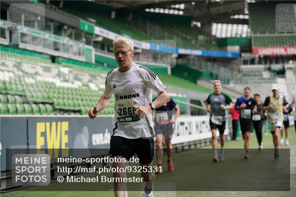 05.10.2025 - 20. swb-Marathon Bremen Michael Burmester http://msf.ph/oto/9325331 05.10.2025 12:44:51 Laufen im Stadion 109, 506, 539, 642, 657, 819, 917, 1055, 1631, 2013, 2092, 2188, 2666, 2719, 3150, 3218, 3219, 3251, 3327, 3342, 3982, 4358, 4422, 4571, 6302, 6633, 6996, 7099, 7525, 8169, 8351, 8382, 8828, 9130, 329, 548, 1196, 2092, 2249, 5908, 7373, 7949, 8030 meine-sportfotos.de