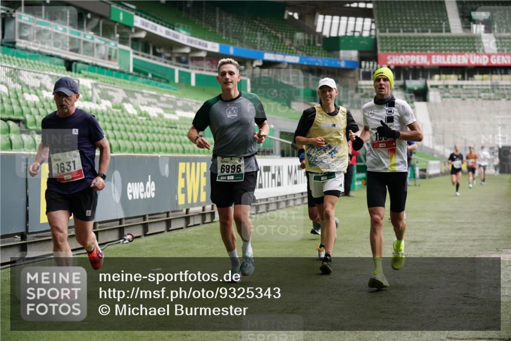 05.10.2025 - 20. swb-Marathon Bremen Michael Burmester http://msf.ph/oto/9325343 05.10.2025 12:44:53 Laufen im Stadion 109, 506, 539, 642, 657, 819, 917, 1055, 1631, 2013, 2188, 2666, 2719, 3150, 3218, 3219, 3251, 3327, 3342, 3982, 4358, 4571, 6302, 6633, 6996, 7099, 7525, 8169, 8351, 8382, 8828, 9130, 329, 548, 1196, 2092, 2249, 4422, 5908, 7373, 7949, 8030 meine-sportfotos.de