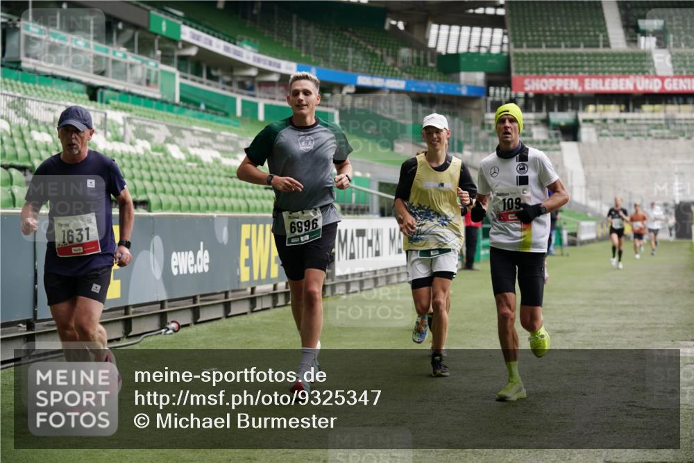 05.10.2025 - 20. swb-Marathon Bremen Michael Burmester http://msf.ph/oto/9325347 05.10.2025 12:44:53 Laufen im Stadion 109, 506, 539, 642, 657, 819, 917, 1055, 1631, 2013, 2188, 2666, 2719, 3150, 3218, 3219, 3251, 3327, 3342, 3982, 4358, 4571, 6302, 6633, 6996, 7099, 7525, 8169, 8351, 8382, 8828, 9130, 329, 548, 1196, 2092, 2249, 4422, 5908, 7373, 7949, 8030 meine-sportfotos.de