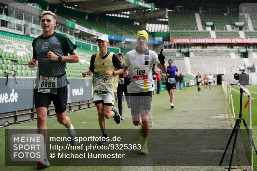 05.10.2025 - 20. swb-Marathon Bremen Michael Burmester http://msf.ph/oto/9325363 05.10.2025 12:44:54 Laufen im Stadion 109, 506, 539, 642, 657, 819, 917, 1055, 1631, 2013, 2188, 2666, 2719, 3150, 3218, 3219, 3251, 3327, 3342, 3982, 4358, 4571, 6302, 6633, 6996, 7099, 7525, 8169, 8351, 8382, 8828, 9130, 329, 548, 1196, 2092, 2249, 4422, 5908, 7373, 7949, 8030 meine-sportfotos.de