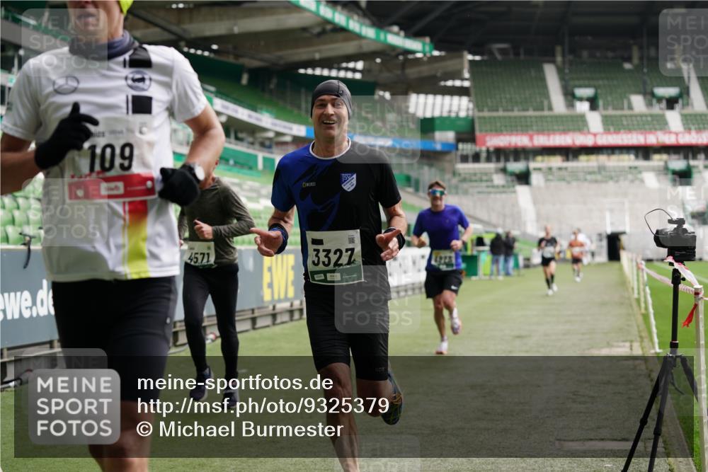 05.10.2025 - 20. swb-Marathon Bremen Michael Burmester http://msf.ph/oto/9325379 05.10.2025 12:44:55 Laufen im Stadion 109, 506, 539, 642, 657, 819, 917, 1055, 1631, 2013, 2188, 2666, 2719, 3150, 3218, 3219, 3251, 3327, 3342, 3982, 4358, 4571, 6302, 6633, 6996, 7099, 7525, 8169, 8351, 8382, 8828, 9130, 329, 548, 1196, 2092, 2249, 4422, 5908, 7373, 7949, 8030 meine-sportfotos.de