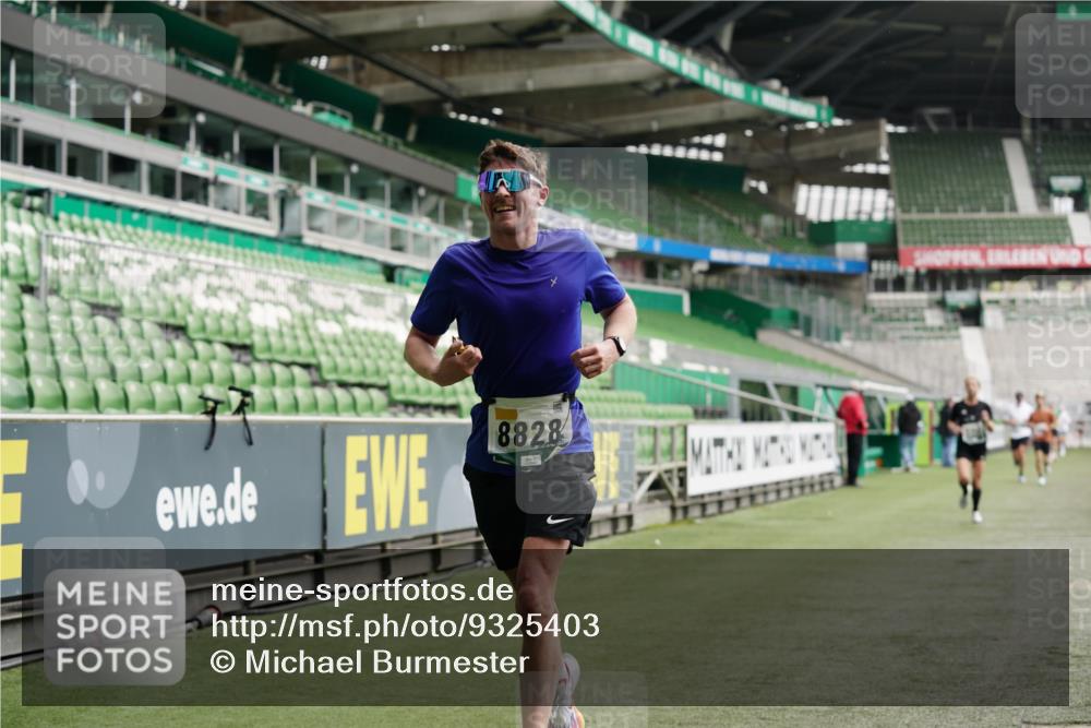 05.10.2025 - 20. swb-Marathon Bremen Michael Burmester http://msf.ph/oto/9325403 05.10.2025 12:44:57 Laufen im Stadion 109, 506, 539, 642, 657, 819, 917, 1055, 1631, 1790, 2013, 2188, 2666, 2719, 3150, 3218, 3219, 3251, 3327, 3342, 3982, 4358, 4571, 6302, 6633, 6996, 7099, 7525, 8169, 8351, 8382, 8747, 8828, 9130, 329, 548, 1196, 2092, 2249, 4422, 5908, 7373, 7949, 8030 meine-sportfotos.de