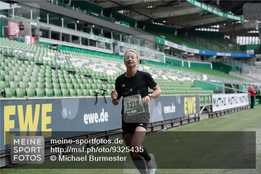 05.10.2025 - 20. swb-Marathon Bremen Michael Burmester http://msf.ph/oto/9325435 05.10.2025 12:45:03 Laufen im Stadion 109, 506, 539, 642, 657, 819, 917, 1055, 1631, 1790, 2013, 2188, 2666, 2719, 3150, 3218, 3219, 3251, 3327, 3342, 3982, 4358, 4571, 6302, 6633, 6996, 7099, 7525, 8169, 8351, 8382, 8747, 8828, 9130, 329, 506, 548, 2092, 4422, 5908, 7373, 8030 meine-sportfotos.de