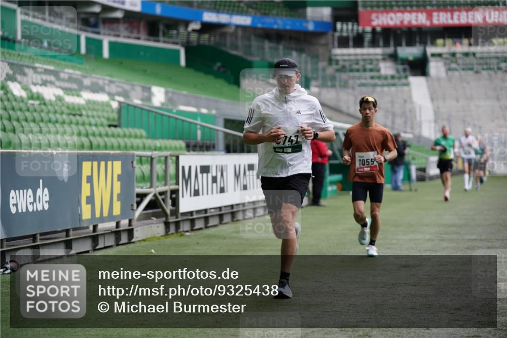 05.10.2025 - 20. swb-Marathon Bremen Michael Burmester http://msf.ph/oto/9325438 05.10.2025 12:45:05 Laufen im Stadion 109, 539, 642, 657, 819, 917, 1055, 1631, 1790, 1883, 2013, 2188, 2666, 2719, 3150, 3218, 3219, 3251, 3327, 3342, 3982, 4358, 4571, 6302, 6633, 6996, 7525, 8169, 8351, 8382, 8747, 8828, 9130, 329, 506, 548, 2092, 4422, 7099, 7373 meine-sportfotos.de