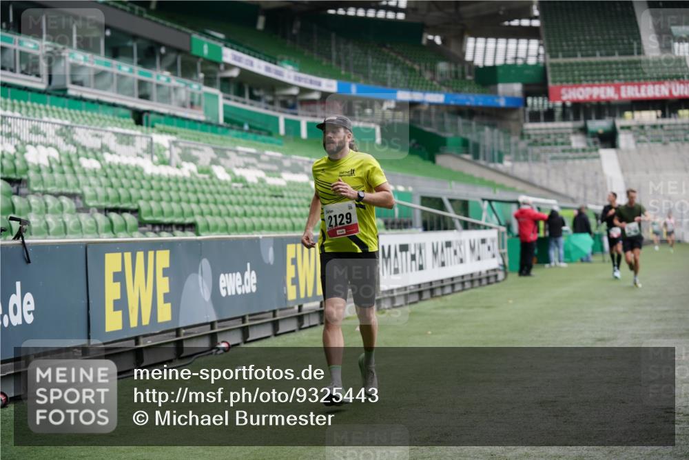 05.10.2025 - 20. swb-Marathon Bremen Michael Burmester http://msf.ph/oto/9325443 05.10.2025 12:35:16 Laufen im Stadion 235, 328, 673, 870, 925, 1000, 1221, 1232, 2129, 2838, 5608, 6927, 2151 meine-sportfotos.de