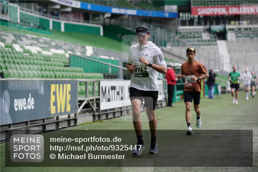 05.10.2025 - 20. swb-Marathon Bremen Michael Burmester http://msf.ph/oto/9325447 05.10.2025 12:45:06 Laufen im Stadion 109, 539, 642, 657, 819, 917, 1055, 1146, 1631, 1790, 1883, 2013, 2188, 2666, 2719, 3150, 3197, 3218, 3219, 3251, 3327, 3342, 3982, 4358, 4571, 6302, 6633, 6996, 7525, 8169, 8351, 8382, 8747, 8828, 9130, 329, 506, 917, 2092, 4422, 7099, 7373 meine-sportfotos.de