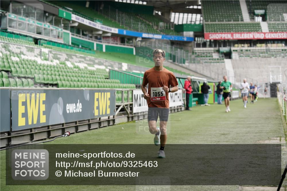 05.10.2025 - 20. swb-Marathon Bremen Michael Burmester http://msf.ph/oto/9325463 05.10.2025 12:45:08 Laufen im Stadion 109, 539, 642, 657, 819, 1055, 1146, 1631, 1790, 1883, 2013, 2188, 2666, 2719, 3150, 3197, 3218, 3219, 3251, 3327, 3342, 3982, 4358, 4571, 6150, 6302, 6633, 6996, 8169, 8351, 8382, 8747, 8828, 9130, 329, 506, 917, 2092, 4422, 7099, 7373, 7525 meine-sportfotos.de