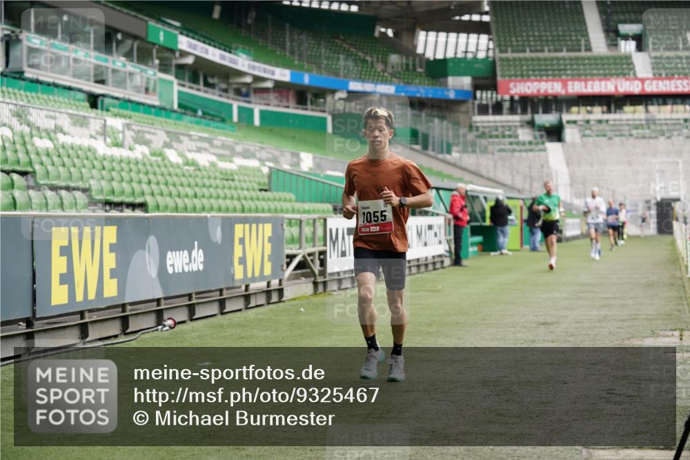 05.10.2025 - 20. swb-Marathon Bremen Michael Burmester http://msf.ph/oto/9325467 05.10.2025 12:45:08 Laufen im Stadion 109, 539, 642, 657, 819, 1055, 1146, 1631, 1790, 1883, 2013, 2188, 2666, 2719, 3150, 3197, 3218, 3219, 3251, 3327, 3342, 3982, 4358, 4571, 6150, 6302, 6633, 6996, 8169, 8351, 8382, 8747, 8828, 9130, 329, 506, 917, 2092, 4422, 7099, 7373, 7525 meine-sportfotos.de
