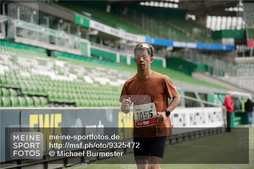 05.10.2025 - 20. swb-Marathon Bremen Michael Burmester http://msf.ph/oto/9325472 05.10.2025 12:45:09 Laufen im Stadion 109, 539, 642, 657, 819, 1055, 1146, 1631, 1790, 1883, 2013, 2188, 2666, 2719, 3150, 3197, 3218, 3219, 3251, 3327, 3342, 3982, 4358, 4571, 6150, 6302, 6633, 6996, 8169, 8351, 8382, 8747, 8828, 9130, 329, 506, 917, 2092, 4422, 7099, 7525 meine-sportfotos.de