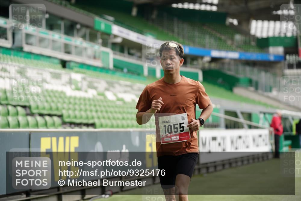 05.10.2025 - 20. swb-Marathon Bremen Michael Burmester http://msf.ph/oto/9325476 05.10.2025 12:45:09 Laufen im Stadion 109, 539, 642, 657, 819, 1055, 1146, 1631, 1790, 1883, 2013, 2188, 2666, 2719, 3150, 3197, 3218, 3219, 3251, 3327, 3342, 3982, 4358, 4571, 6150, 6302, 6633, 6996, 8169, 8351, 8382, 8747, 8828, 9130, 329, 506, 917, 2092, 4422, 7099, 7525 meine-sportfotos.de