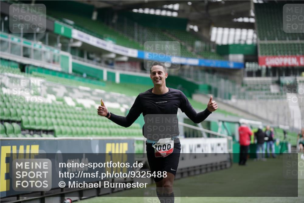 05.10.2025 - 20. swb-Marathon Bremen Michael Burmester http://msf.ph/oto/9325488 05.10.2025 12:35:24 Laufen im Stadion 235, 328, 673, 1000, 1232, 2129, 2838, 870, 925, 1221, 2151, 5608, 6927 meine-sportfotos.de