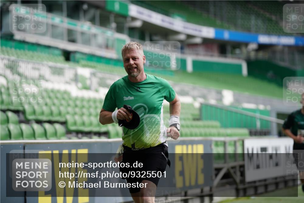05.10.2025 - 20. swb-Marathon Bremen Michael Burmester http://msf.ph/oto/9325501 05.10.2025 12:45:17 Laufen im Stadion 109, 642, 819, 1055, 1146, 1631, 1790, 1883, 2013, 2188, 2666, 2719, 3197, 3218, 3251, 3327, 3342, 4358, 4571, 4786, 6150, 6302, 6633, 6996, 7440, 8169, 8351, 8382, 8747, 8828, 9130, 506, 539, 657, 917, 3150, 3219, 3982, 7099, 7525, 8382 meine-sportfotos.de