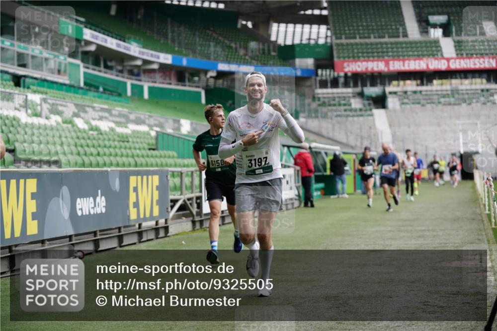 05.10.2025 - 20. swb-Marathon Bremen Michael Burmester http://msf.ph/oto/9325505 05.10.2025 12:45:18 Laufen im Stadion 109, 642, 819, 1055, 1146, 1631, 1790, 1883, 2013, 2188, 2666, 2719, 3197, 3218, 3251, 3327, 3342, 4358, 4571, 4786, 6150, 6302, 6633, 6996, 7440, 8169, 8351, 8747, 8828, 9130, 506, 539, 642, 657, 917, 3150, 3219, 3982, 7099, 7525, 8382 meine-sportfotos.de