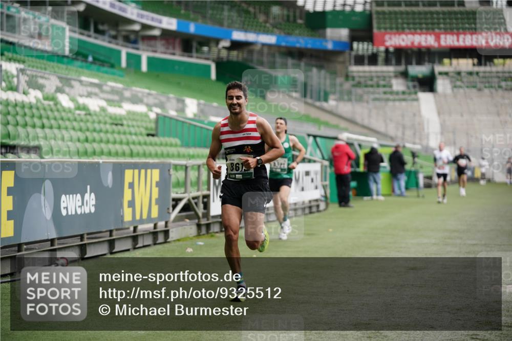 05.10.2025 - 20. swb-Marathon Bremen Michael Burmester http://msf.ph/oto/9325512 05.10.2025 12:35:31 Laufen im Stadion 235, 343, 482, 673, 1000, 1232, 2129, 2838, 8321, 8613, 328, 870, 925, 1221, 5608, 6927 meine-sportfotos.de