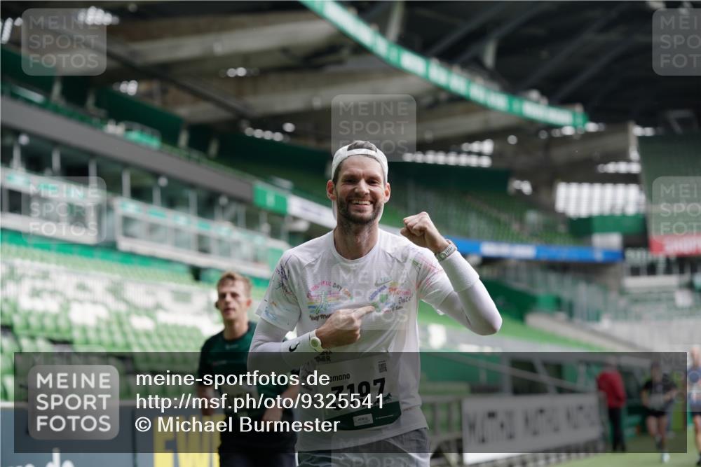 05.10.2025 - 20. swb-Marathon Bremen Michael Burmester http://msf.ph/oto/9325541 05.10.2025 12:45:19 Laufen im Stadion 109, 819, 1055, 1146, 1631, 1790, 1883, 2013, 2188, 2666, 2719, 3197, 3218, 3251, 3327, 3342, 4358, 4571, 4786, 6150, 6302, 6633, 6996, 7440, 8169, 8351, 8747, 8828, 9130, 506, 539, 642, 657, 917, 3150, 3219, 3251, 3982, 6633, 7099, 7525, 8169, 8351, 8382 meine-sportfotos.de
